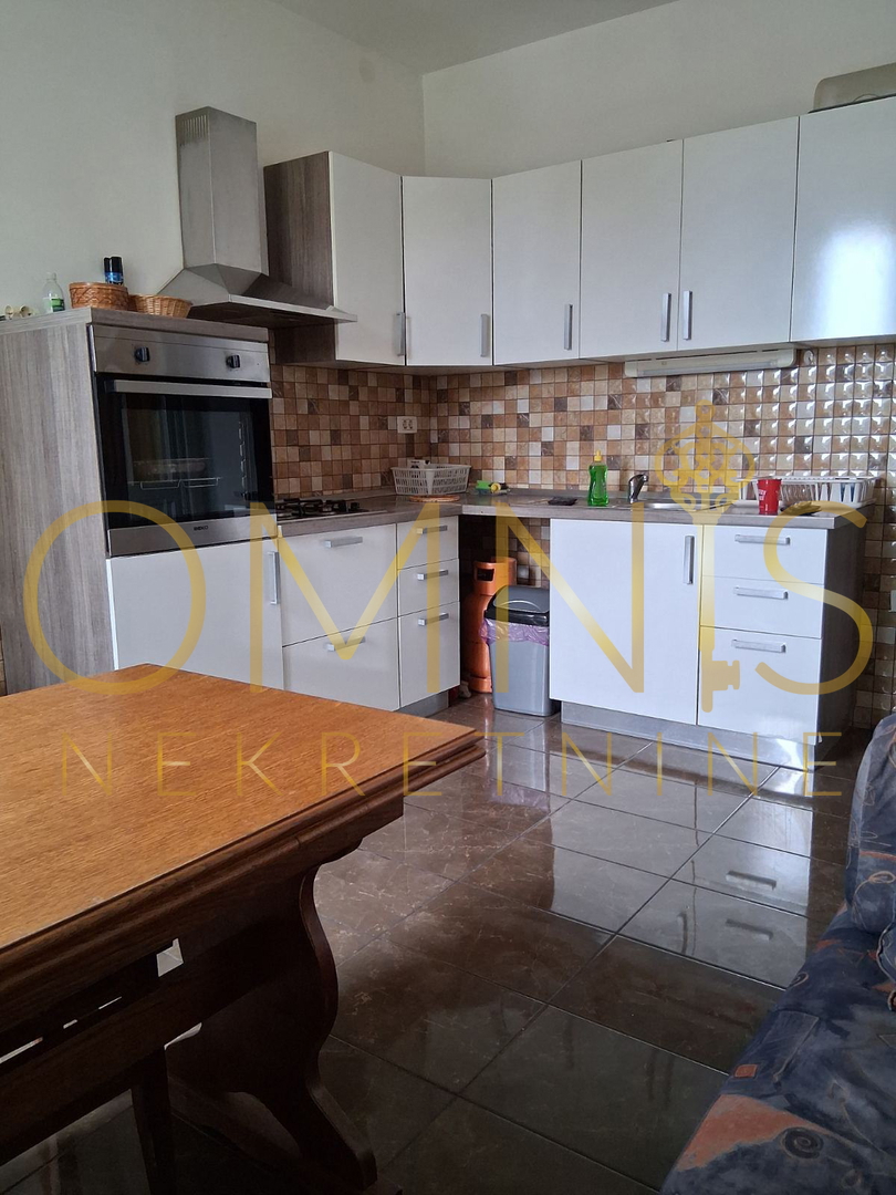 Rijeka, Školjić – appartamento trilocale di 67 m², 1° piano, ottima posizione