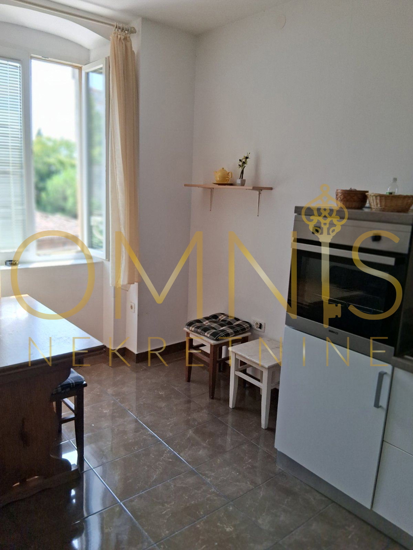 Rijeka, Školjić – appartamento trilocale di 67 m², 1° piano, ottima posizione