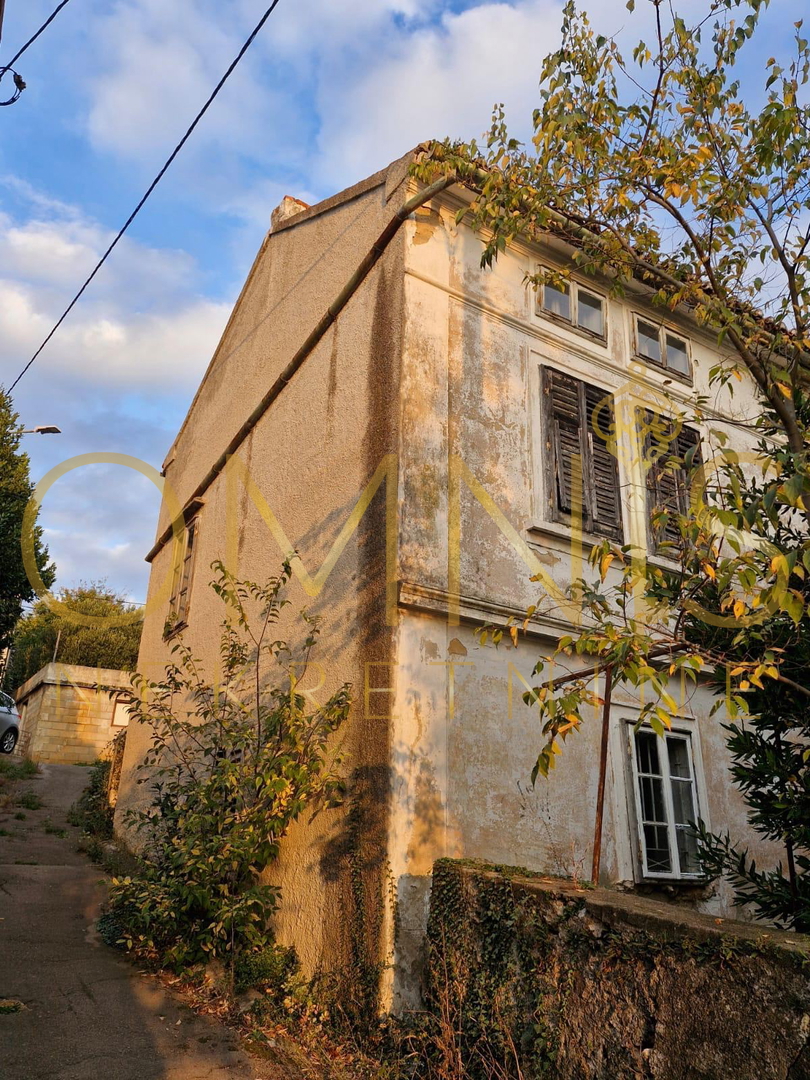 Kraljevica – casa indipendente su due piani, 180 m² + cortile 315 m² – CASA PER COMPLETA RISTRUTTURAZIONE