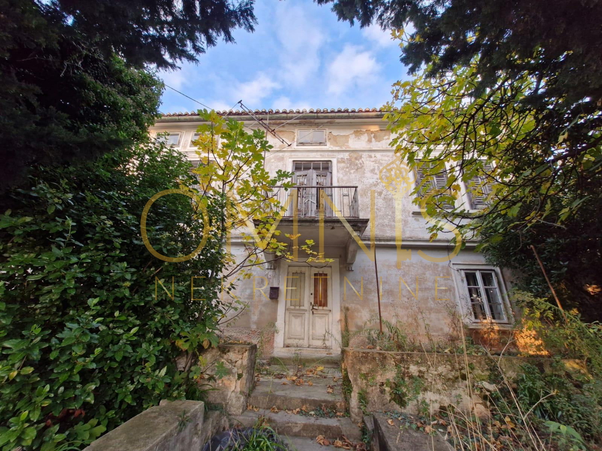 Kraljevica – casa indipendente su due piani, 180 m² + cortile 315 m² – CASA PER COMPLETA RISTRUTTURAZIONE