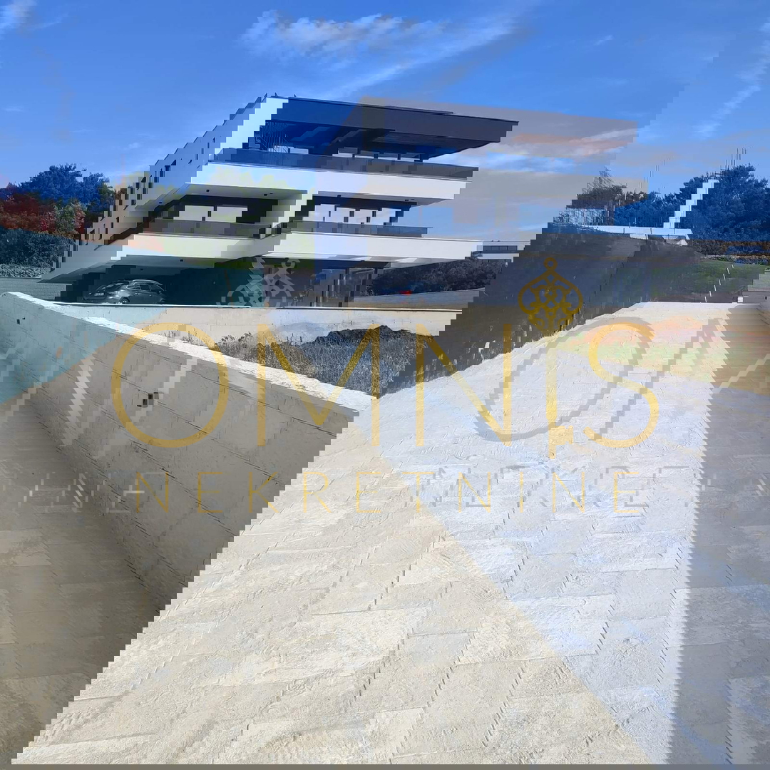 Krk, appartamento in villa, 134m2, vista mare, vendita!