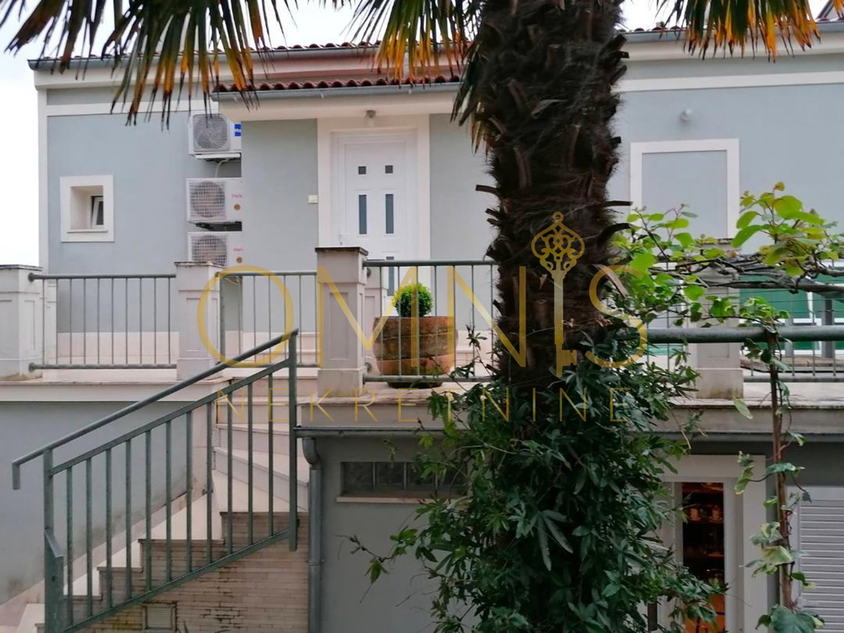 Villa bifamiliare in vendita – Crikvenica, 145 m²