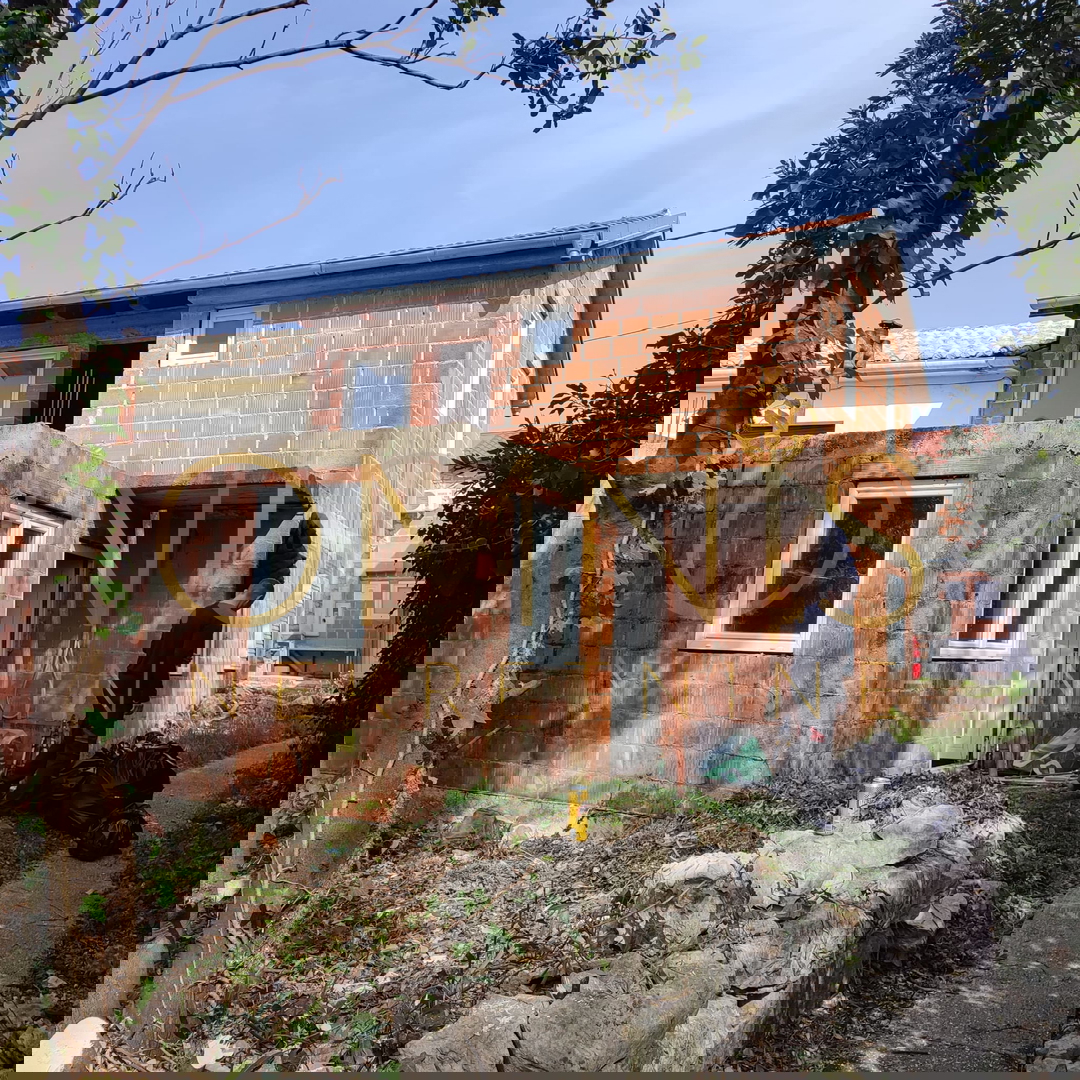 In vendita casa allo stato grezzo a Jadranovo, 98 m², con terreno – vicino al mare