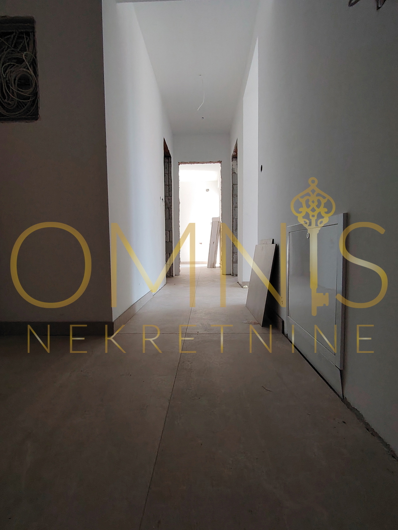 Appartamento di lusso con piscina e giardino – 152 m² + 200 m² di spazio esterno privato