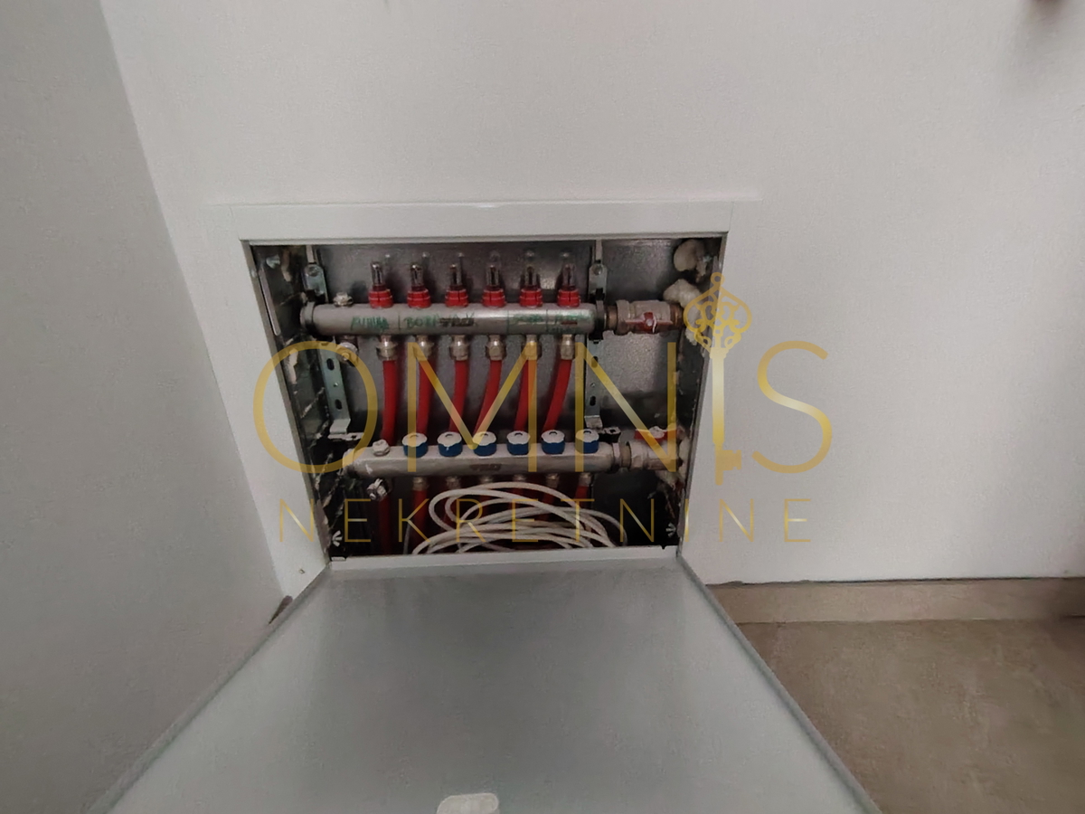 Appartamento di lusso con piscina e giardino – 152 m² + 200 m² di spazio esterno privato