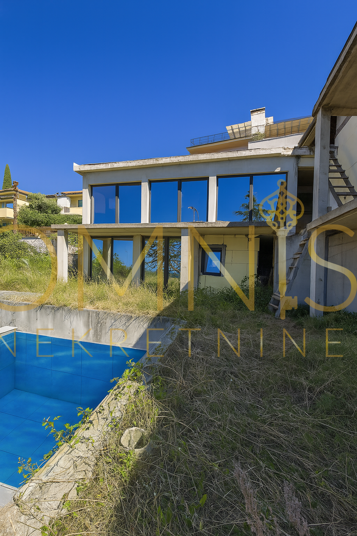 Opatija centro – casa indipendente 380 m², 3 appartamenti, piscina, vista panoramica sul mare