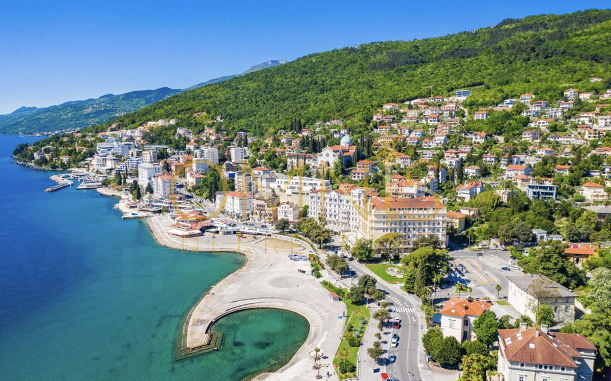 Opatija centro – casa indipendente 380 m², 3 appartamenti, piscina, vista panoramica sul mare