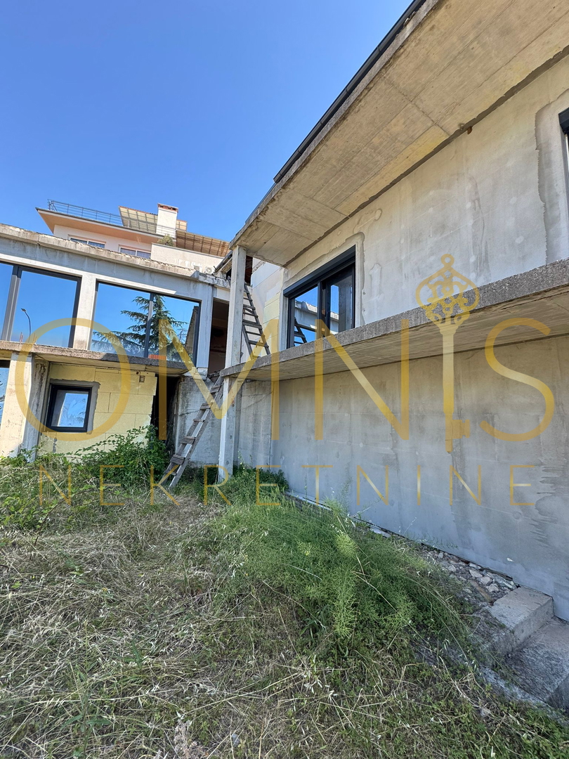 Opatija centro – casa indipendente 380 m², 3 appartamenti, piscina, vista panoramica sul mare