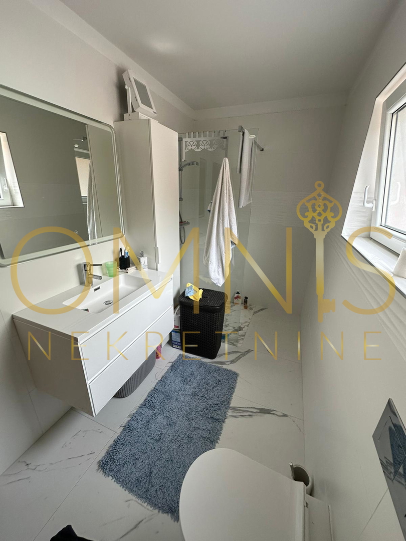 Crikvenica, 3 camere più soggiorno e sala da pranzo, 125 m2, vendita!