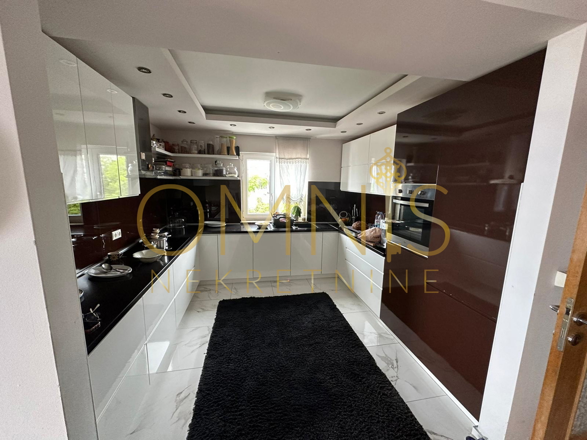 Crikvenica, 3 camere più soggiorno e sala da pranzo, 125 m2, vendita!