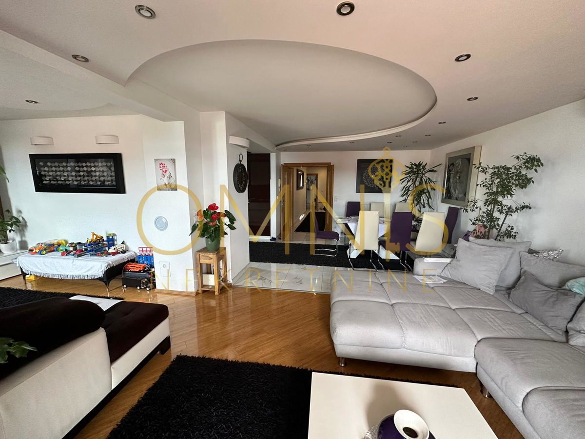 Crikvenica, 3 camere più soggiorno e sala da pranzo, 125 m2, vendita!