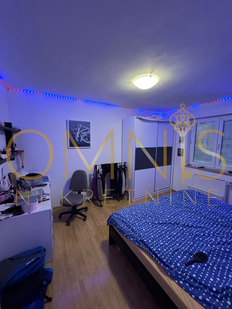 Ampio appartamento di 125 m² + terrazza chiusa di 15 m², 1° piano, 3 camere + soggiorno