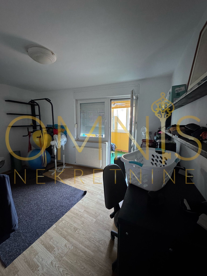 Ampio appartamento di 125 m² + terrazza chiusa di 15 m², 1° piano, 3 camere + soggiorno