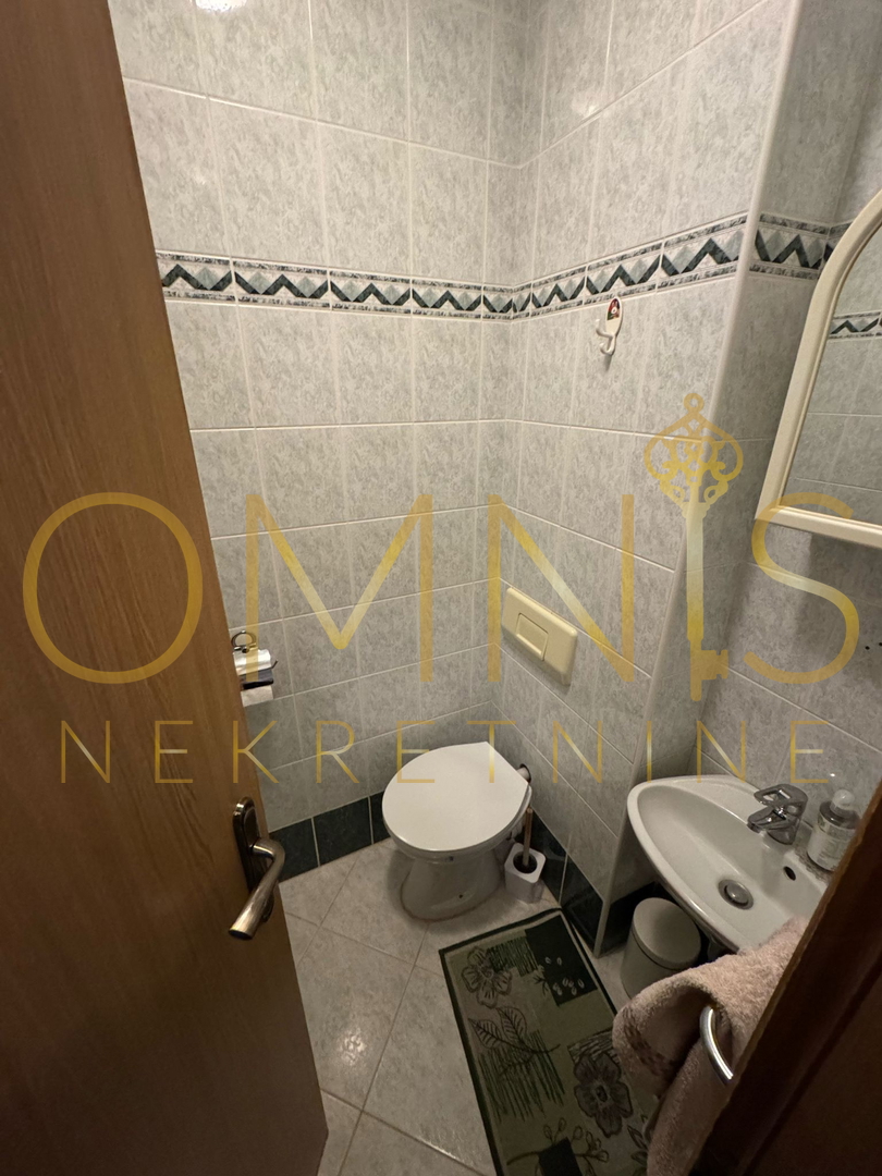 Ampio appartamento di 125 m² + terrazza chiusa di 15 m², 1° piano, 3 camere + soggiorno