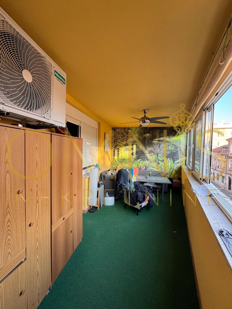 Ampio appartamento di 125 m² + terrazza chiusa di 15 m², 1° piano, 3 camere + soggiorno