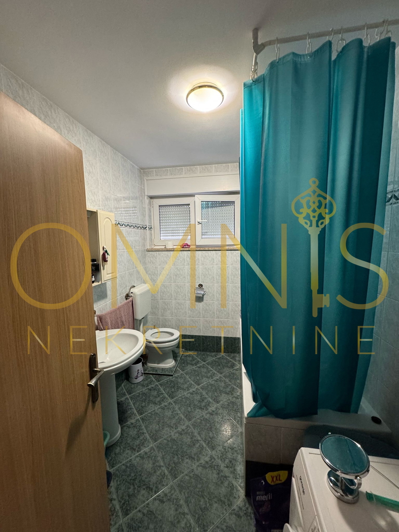 Ampio appartamento di 125 m² + terrazza chiusa di 15 m², 1° piano, 3 camere + soggiorno