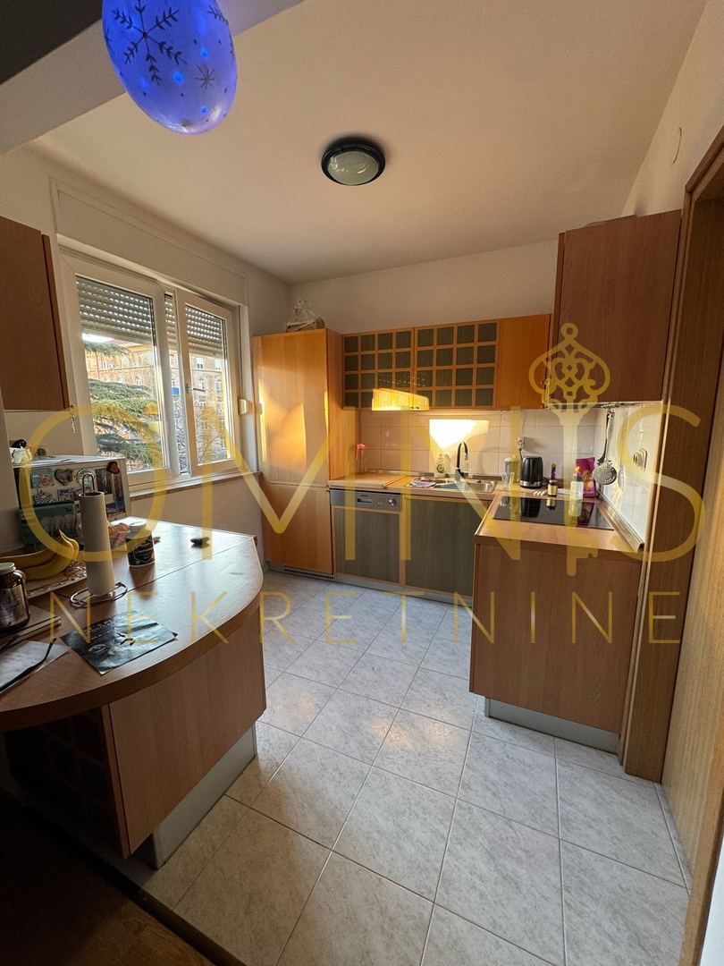 Ampio appartamento di 125 m² + terrazza chiusa di 15 m², 1° piano, 3 camere + soggiorno