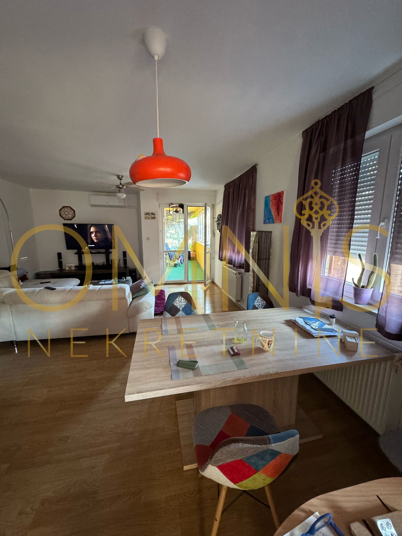 Ampio appartamento di 125 m² + terrazza chiusa di 15 m², 1° piano, 3 camere + soggiorno