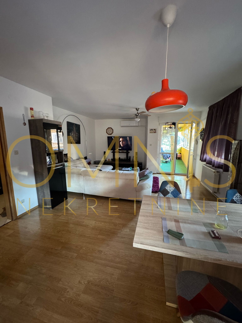 Ampio appartamento di 125 m² + terrazza chiusa di 15 m², 1° piano, 3 camere + soggiorno