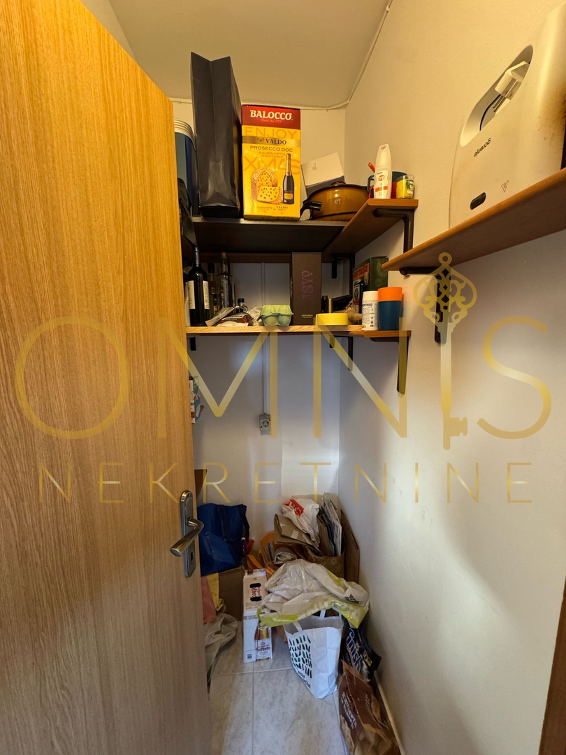 Ampio appartamento di 125 m² + terrazza chiusa di 15 m², 1° piano, 3 camere + soggiorno