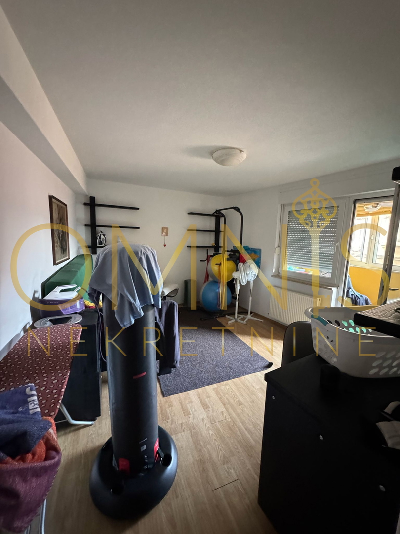 Ampio appartamento di 125 m² + terrazza chiusa di 15 m², 1° piano, 3 camere + soggiorno