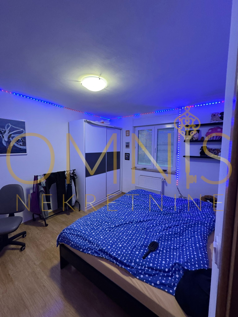 Ampio appartamento di 125 m² + terrazza chiusa di 15 m², 1° piano, 3 camere + soggiorno