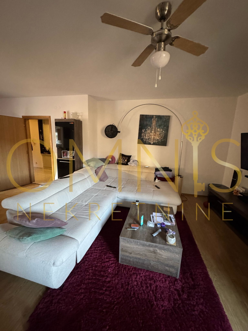 Ampio appartamento di 125 m² + terrazza chiusa di 15 m², 1° piano, 3 camere + soggiorno