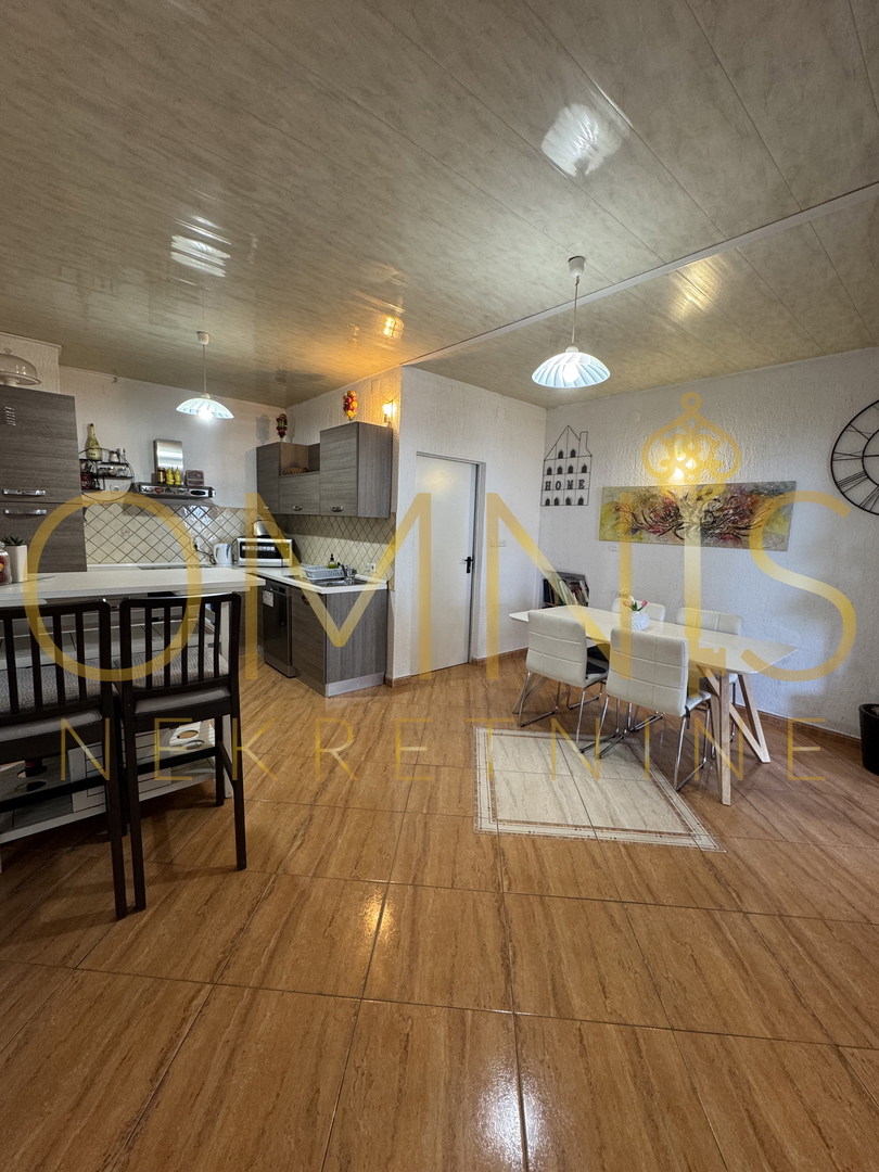 In vendita una casa plurifamiliare con spazio commerciale - Kastav, Spinčići