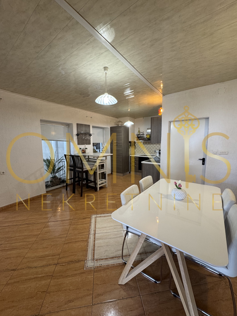 In vendita una casa plurifamiliare con spazio commerciale - Kastav, Spinčići