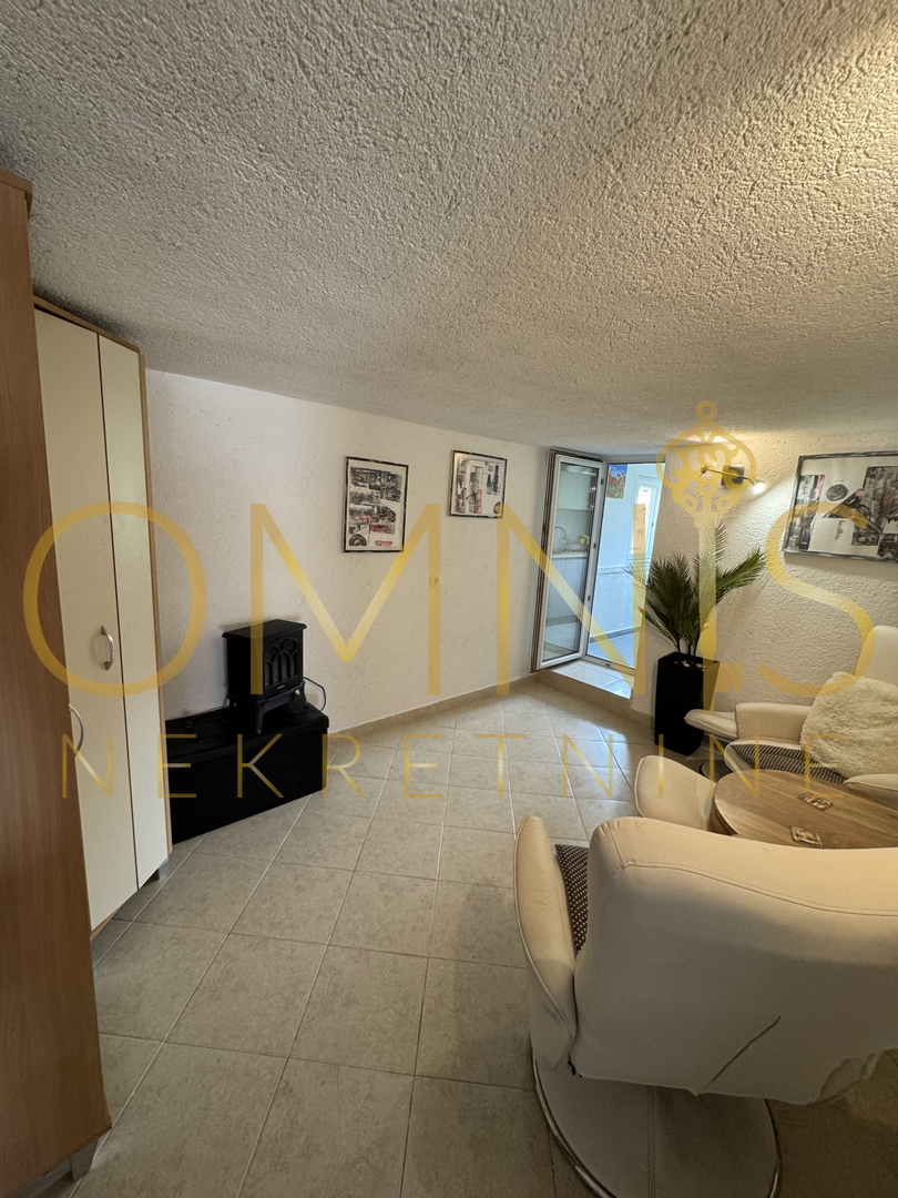 In vendita una casa plurifamiliare con spazio commerciale - Kastav, Spinčići