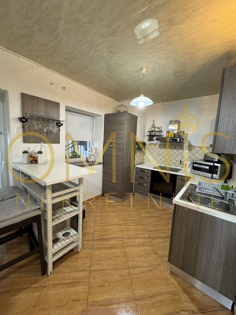 In vendita una casa plurifamiliare con spazio commerciale - Kastav, Spinčići