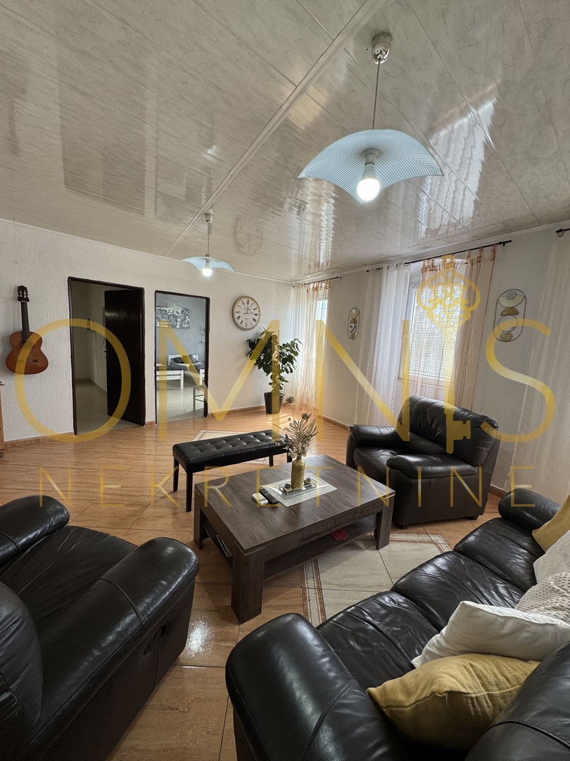 In vendita una casa plurifamiliare con spazio commerciale - Kastav, Spinčići