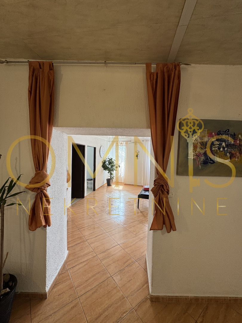 In vendita una casa plurifamiliare con spazio commerciale - Kastav, Spinčići