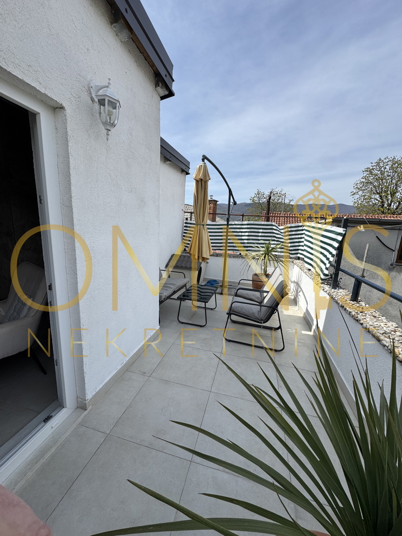 In vendita una casa plurifamiliare con spazio commerciale - Kastav, Spinčići