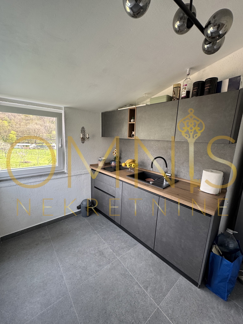 In vendita una casa plurifamiliare con spazio commerciale - Kastav, Spinčići