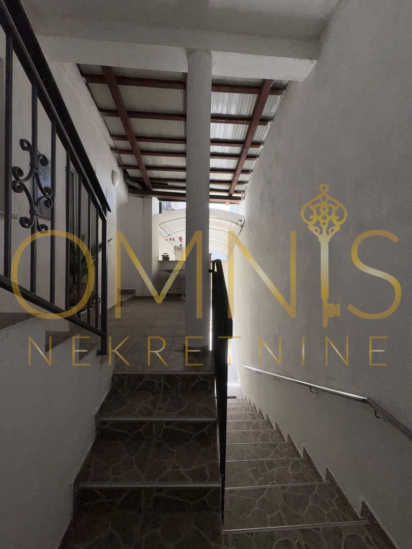 In vendita una casa plurifamiliare con spazio commerciale - Kastav, Spinčići