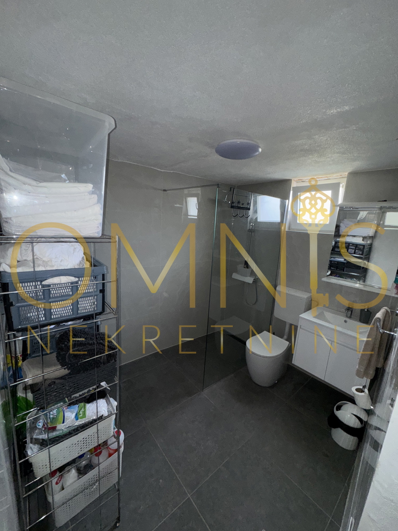 In vendita una casa plurifamiliare con spazio commerciale - Kastav, Spinčići