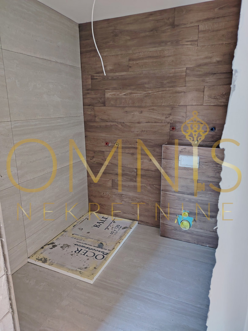 Appartamento di lusso su due piani con giardino e piscina – 120 m² di superficie abitabile + 200 m² di giardino privato