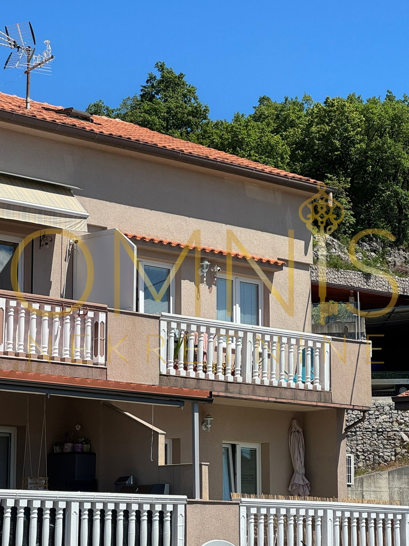 Matulji, Jušići – Appartamento su due piani di 103 m² con due balconi e vista mare