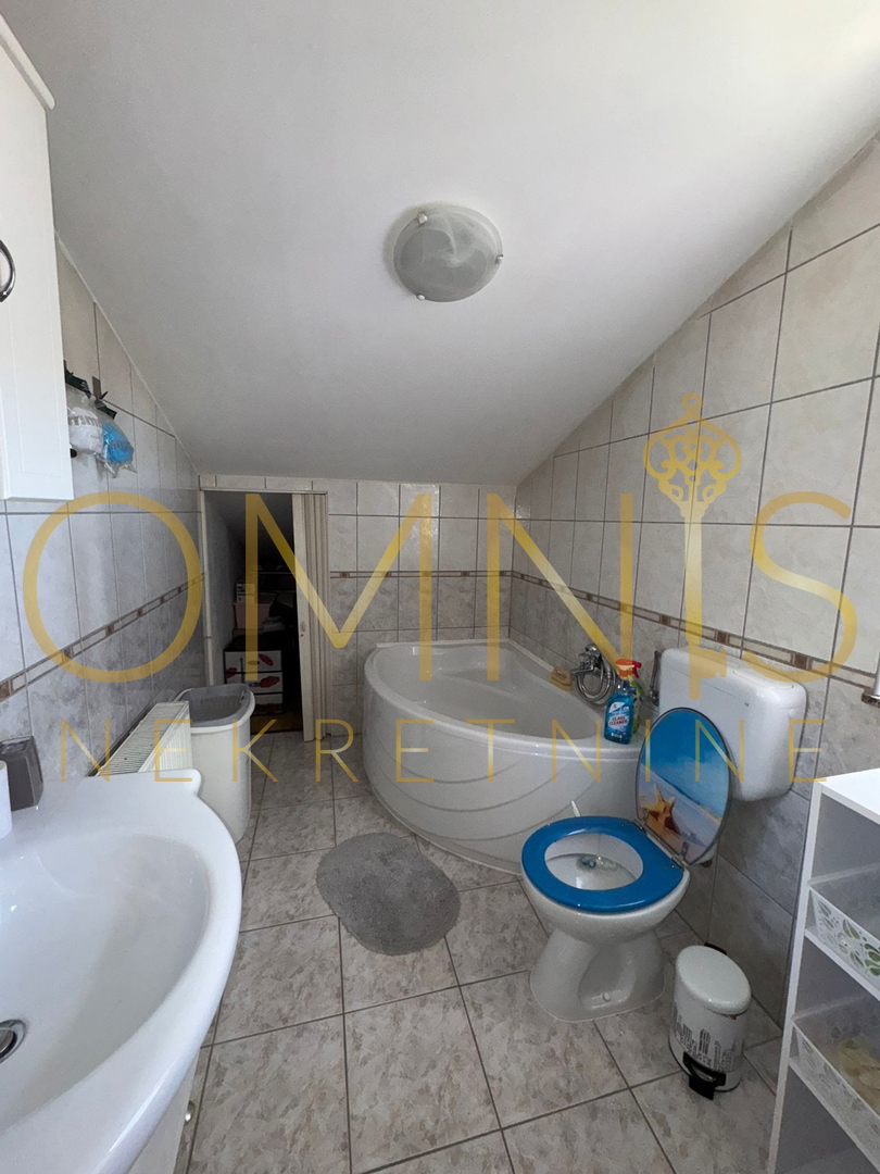 Matulji, Jušići – Appartamento su due piani di 103 m² con due balconi e vista mare