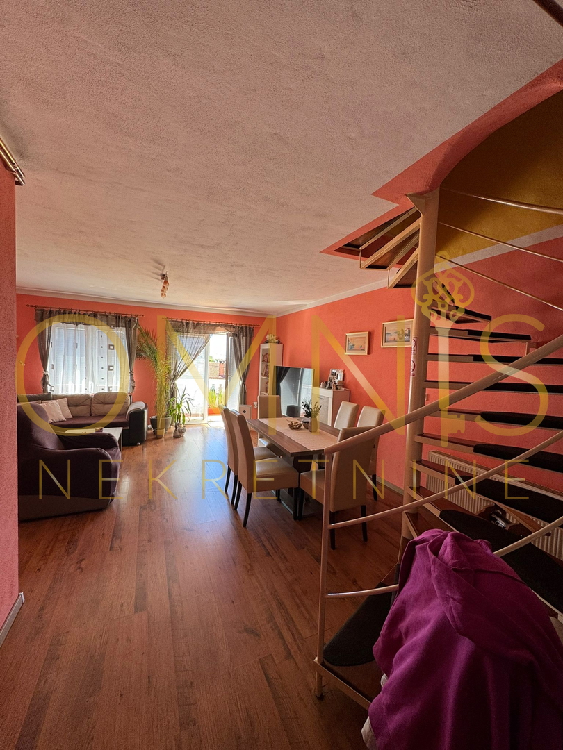 Matulji, Jušići – Appartamento su due piani di 103 m² con due balconi e vista mare