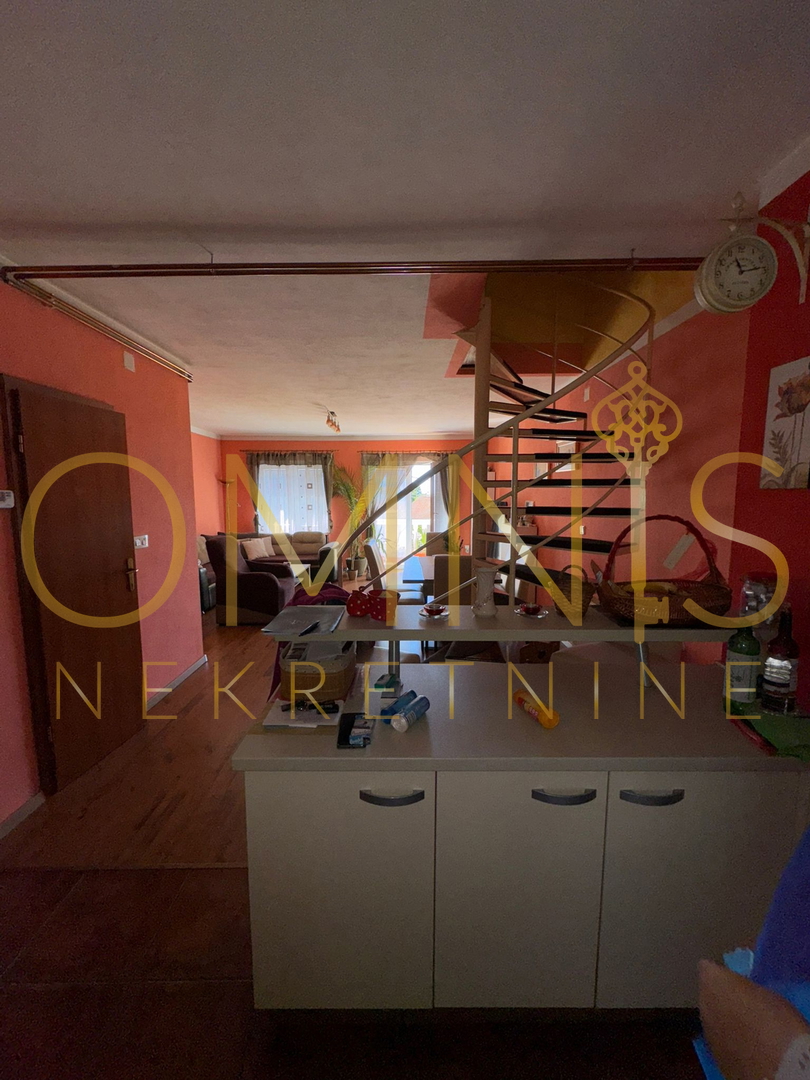 Matulji, Jušići – Appartamento su due piani di 103 m² con due balconi e vista mare