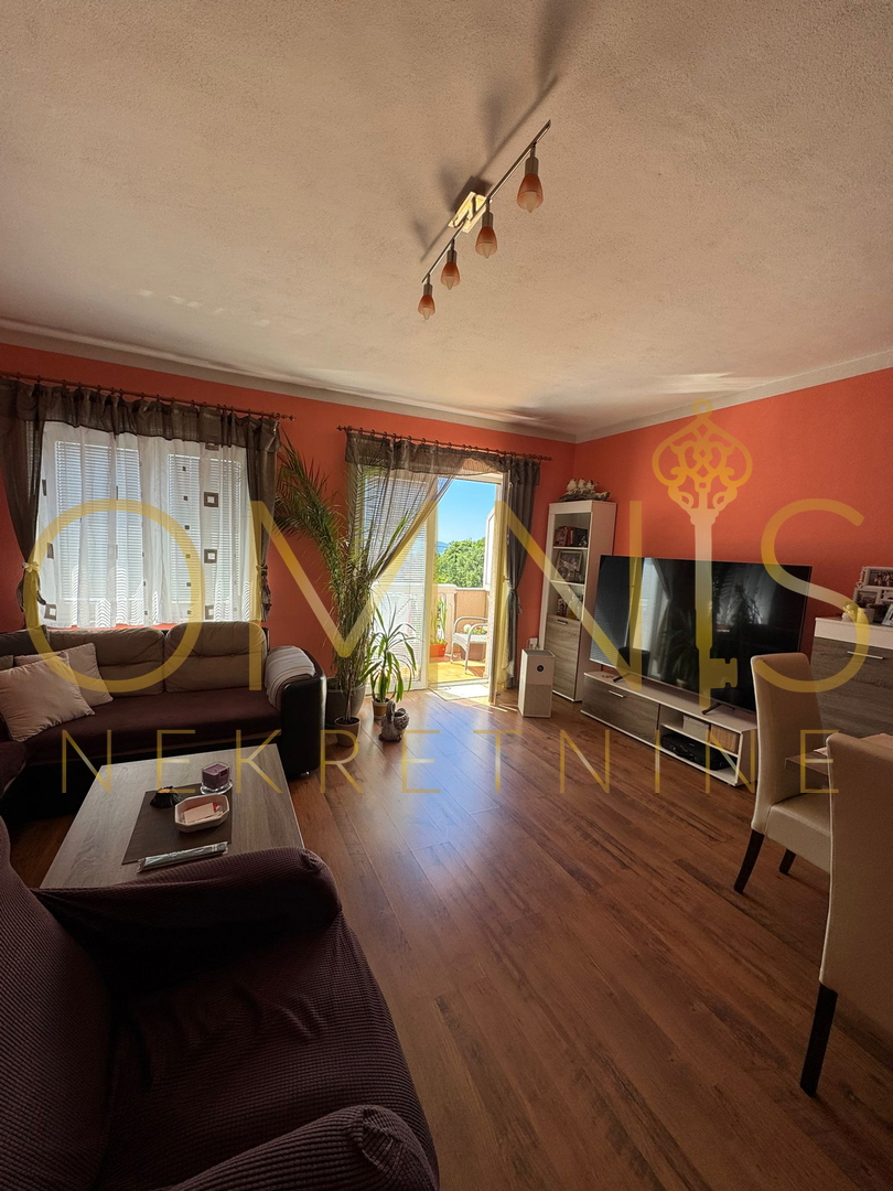 Matulji, Jušići – Appartamento su due piani di 103 m² con due balconi e vista mare