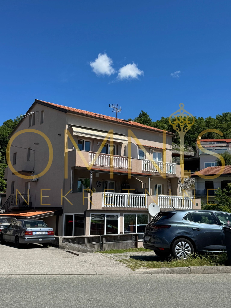 Matulji, Jušići – Appartamento su due piani di 103 m² con due balconi e vista mare