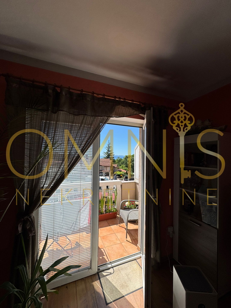 Matulji, Jušići – Appartamento su due piani di 103 m² con due balconi e vista mare