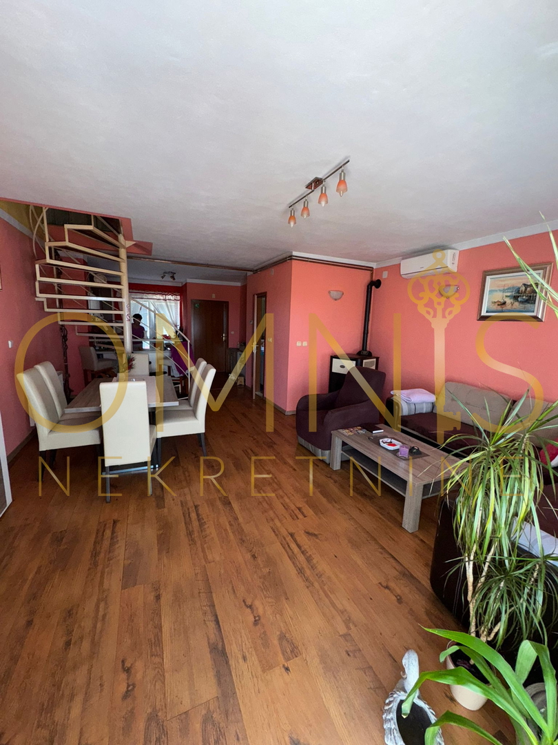 Matulji, Jušići – Appartamento su due piani di 103 m² con due balconi e vista mare