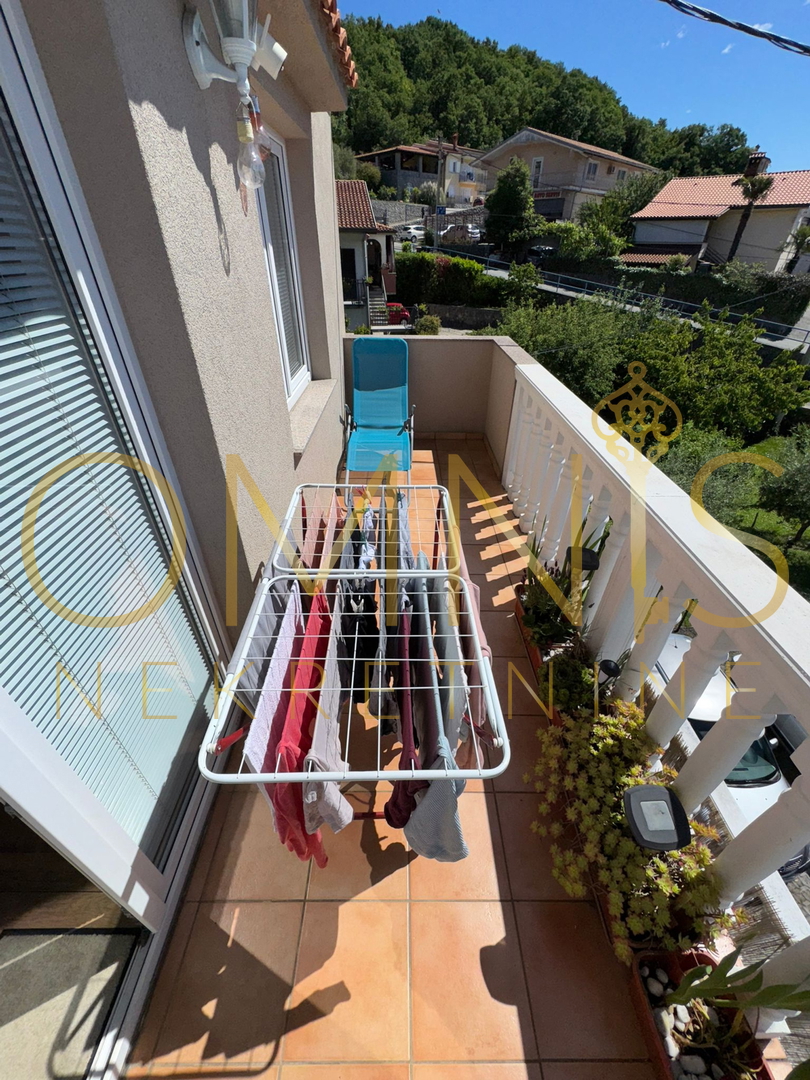 Matulji, Jušići – Appartamento su due piani di 103 m² con due balconi e vista mare