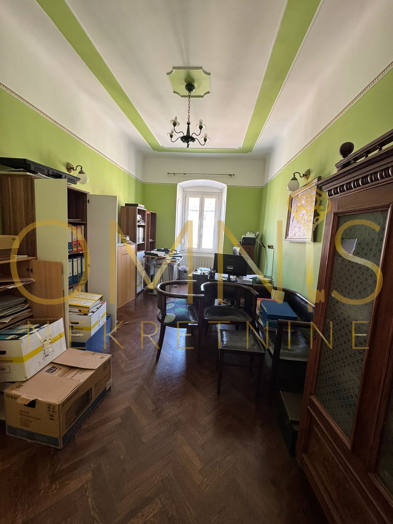 RIJEKA, CENTRO – Ampio appartamento signorile di 156 m² con fascino storico