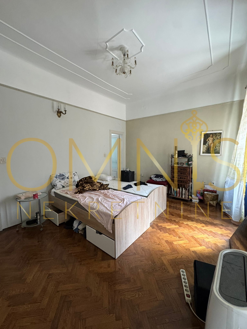 RIJEKA, CENTRO – Ampio appartamento signorile di 156 m² con fascino storico