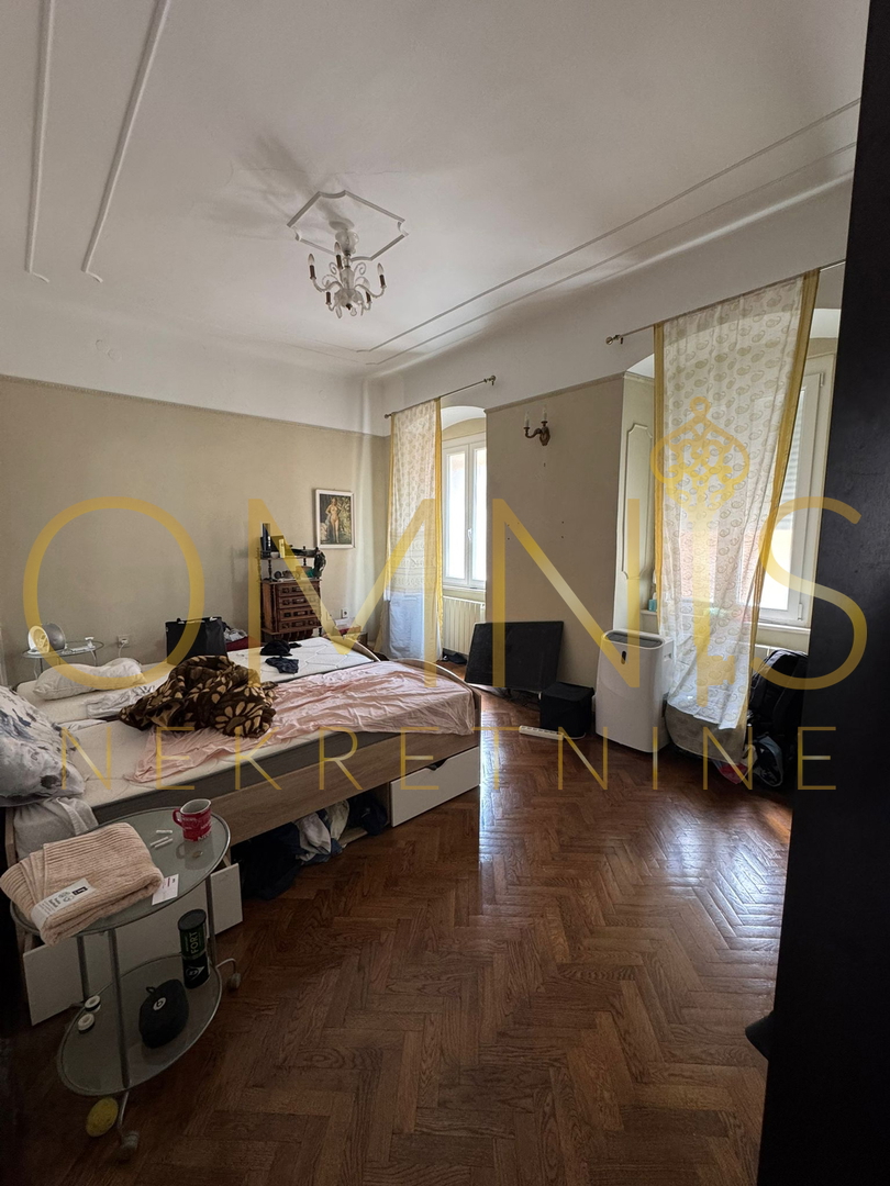 RIJEKA, CENTRO – Ampio appartamento signorile di 156 m² con fascino storico